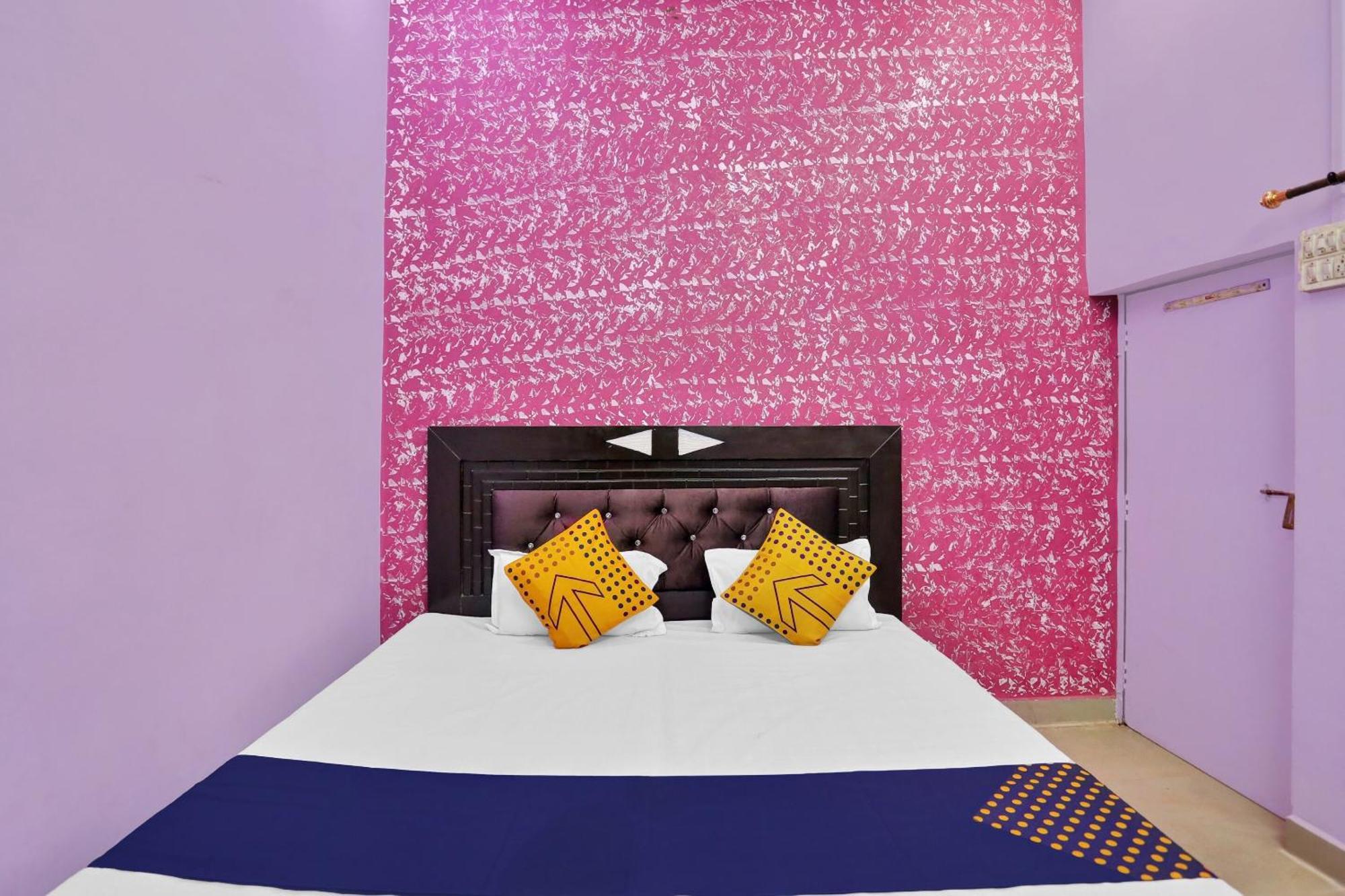 Hotel O Aniruddha Palace Mathura Extérieur photo
