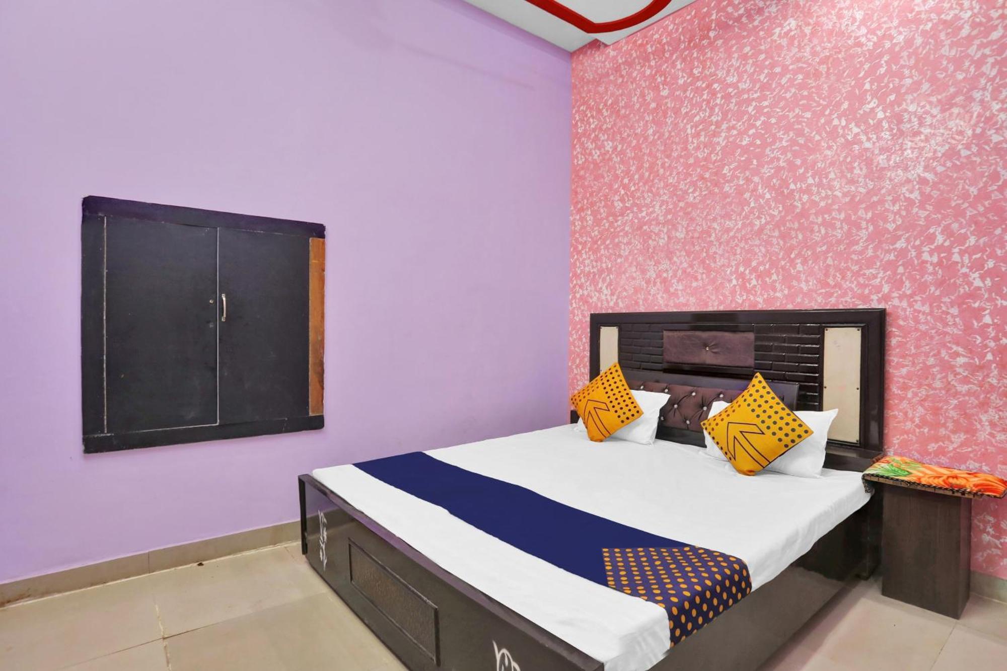 Hotel O Aniruddha Palace Mathura Extérieur photo