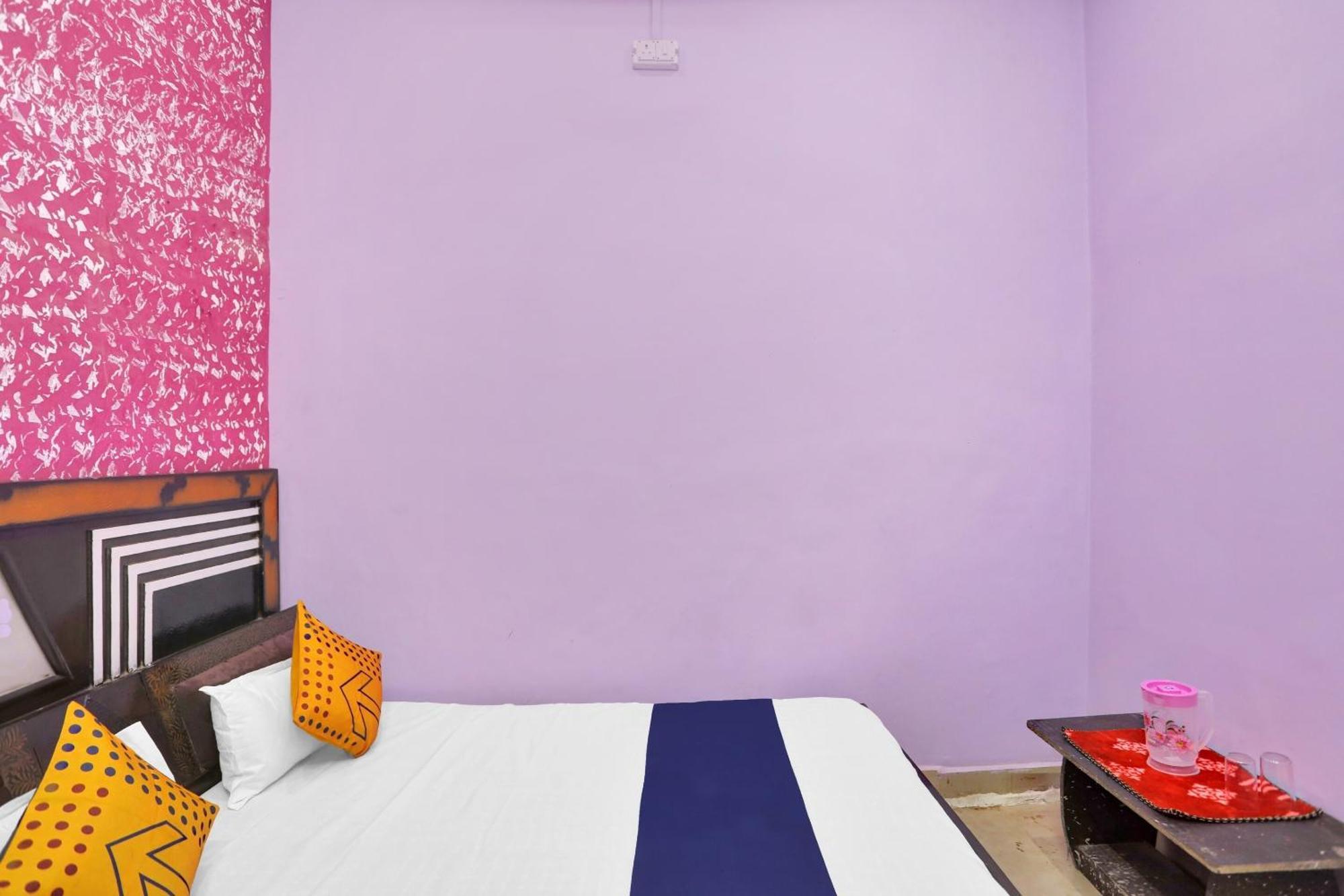 Hotel O Aniruddha Palace Mathura Extérieur photo