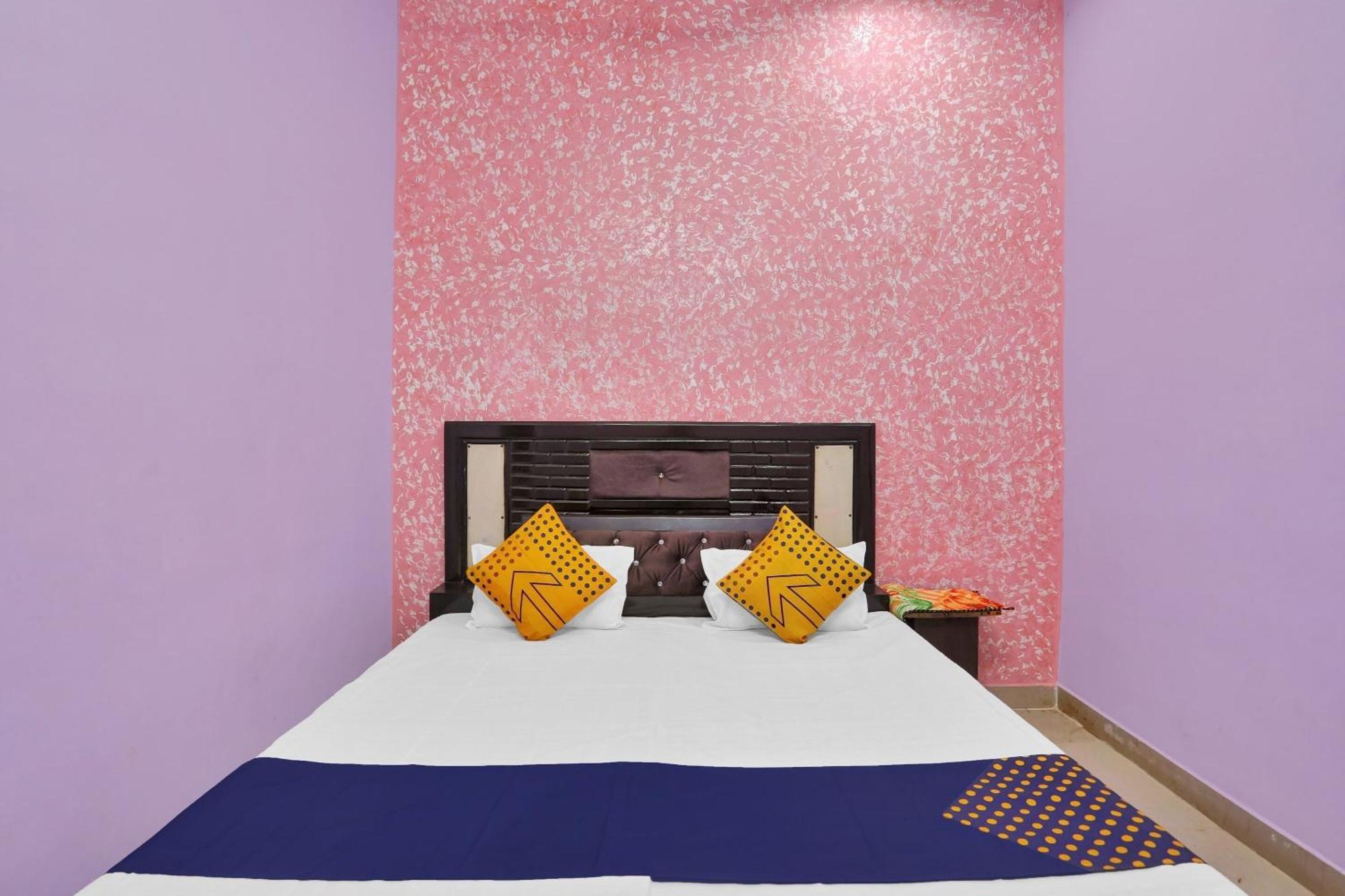 Hotel O Aniruddha Palace Mathura Extérieur photo