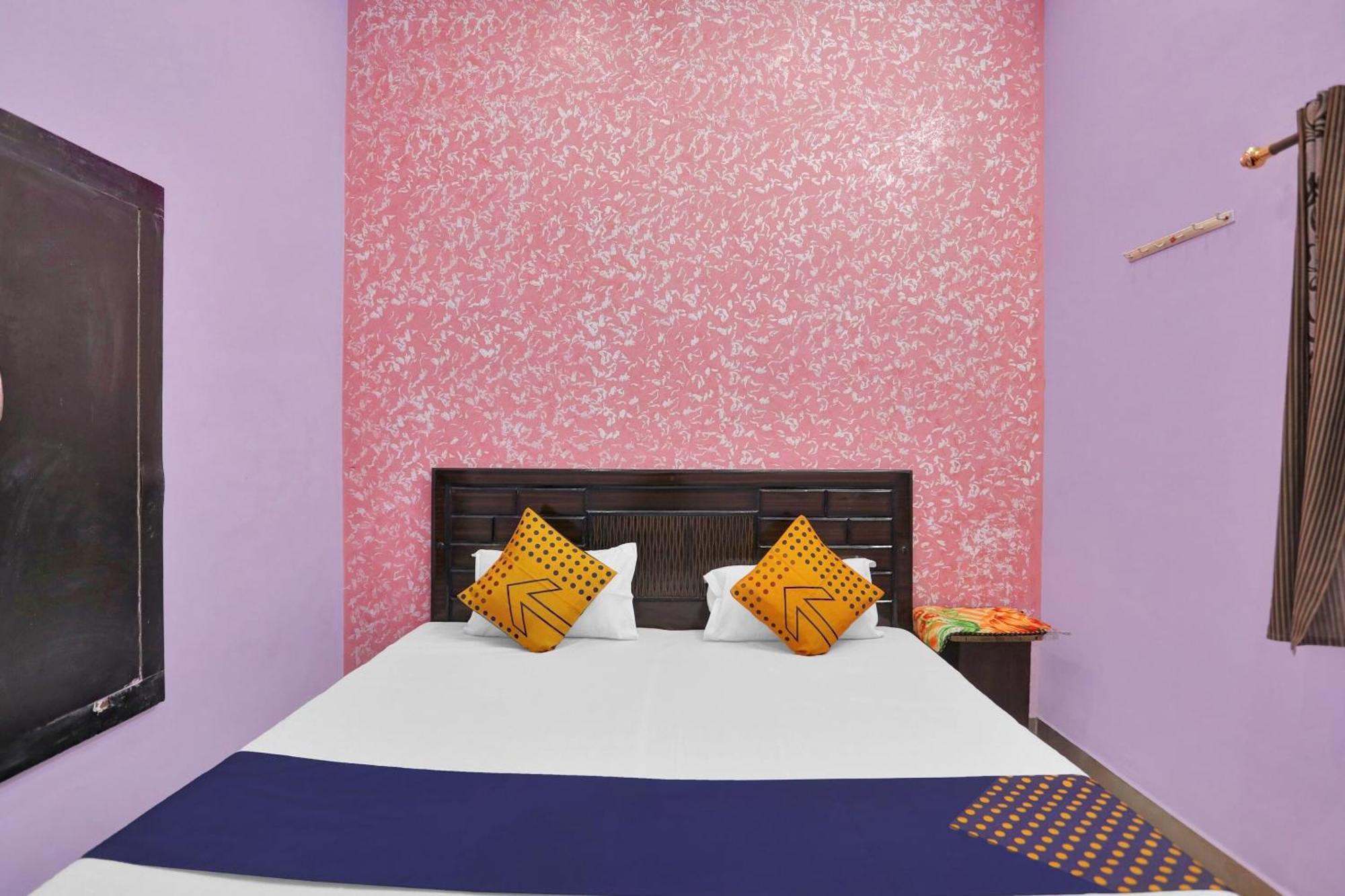 Hotel O Aniruddha Palace Mathura Extérieur photo
