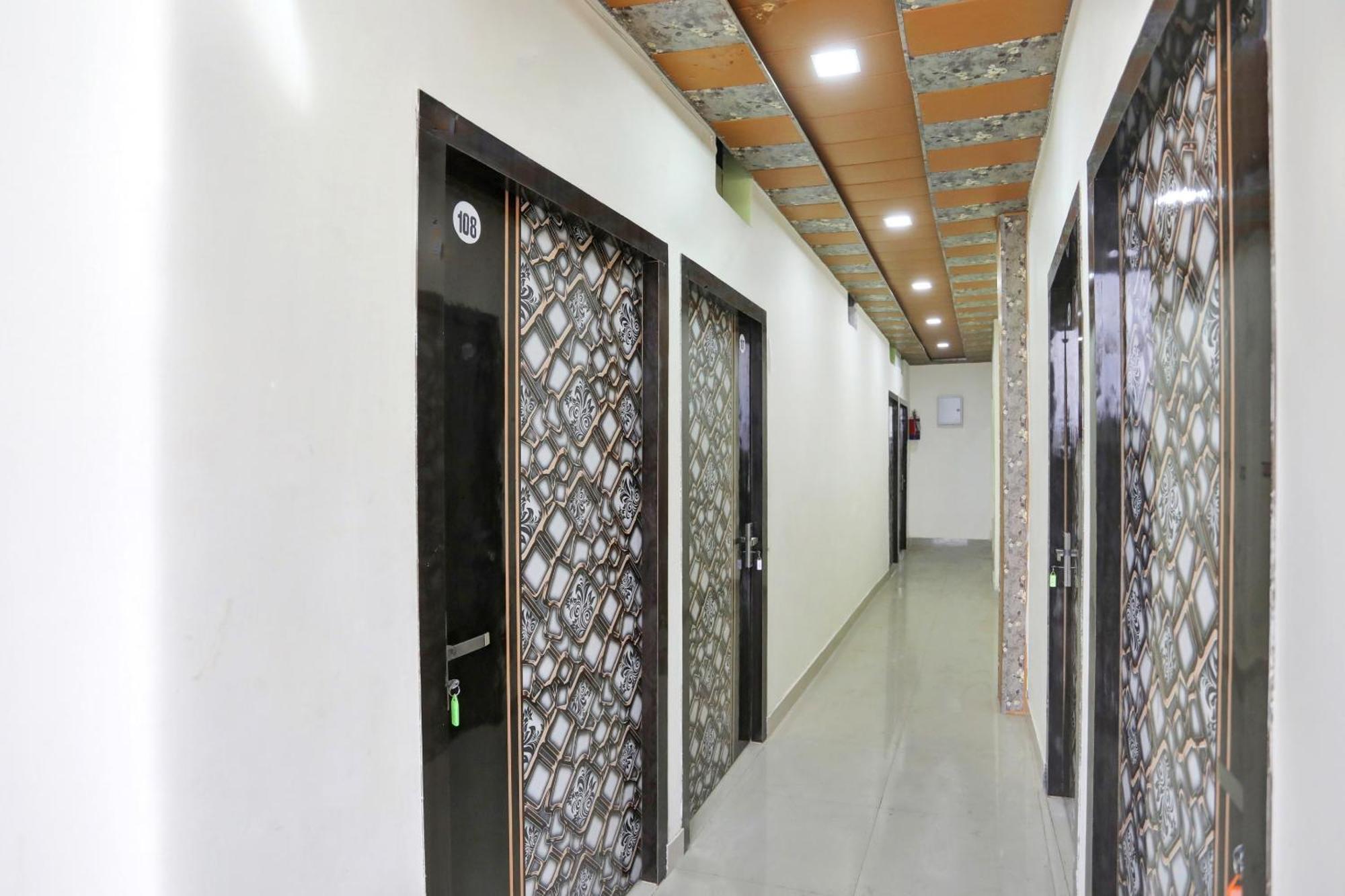 Hotel O Aniruddha Palace Mathura Extérieur photo