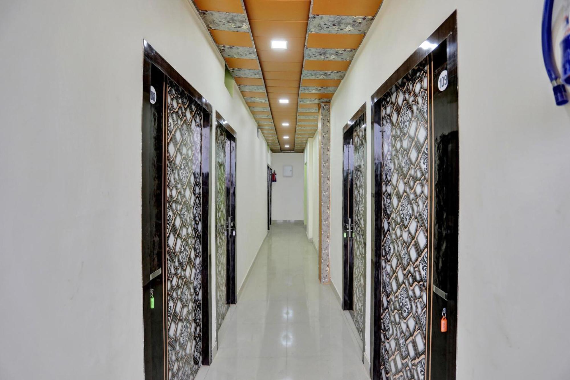Hotel O Aniruddha Palace Mathura Extérieur photo
